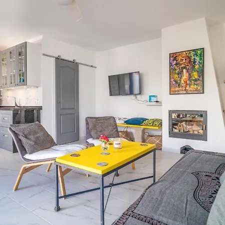 Lovely In With Kitchen Holiday home *